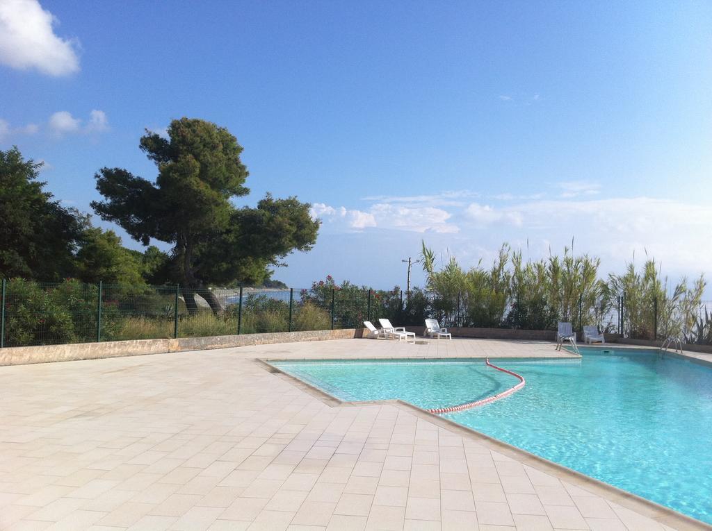 Appartement Studio les pieds dans l'eau à Santa-Lucia-di-Moriani Extérieur photo